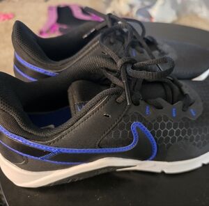 Nike Legend Essential 2 Size 8 Mens